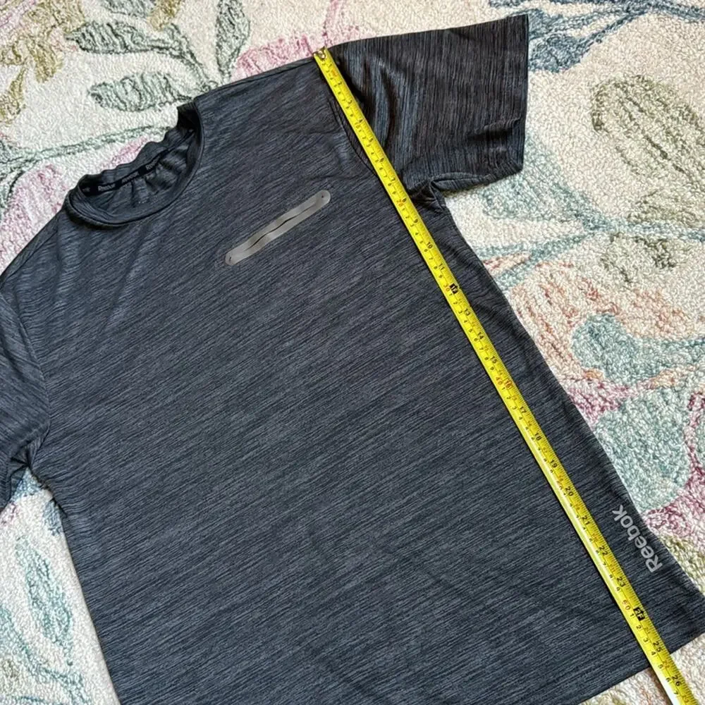 Men’s Reebok workout top - Picture 5 of 9